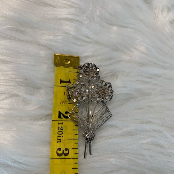 Intricate Silver Floral Brooch with Filigree Design - Picture 5 of 5